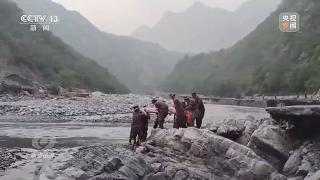 完美体育焦点访谈丨挺身而出 守望相助(图2)