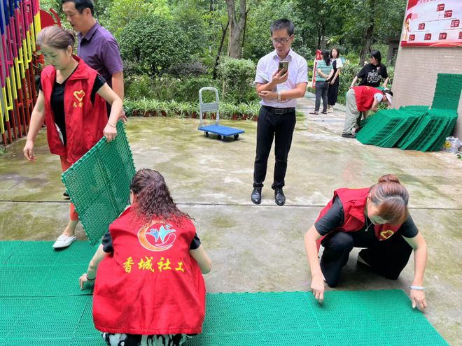 完美体育豌豆儿“变形记 ”丨“邻里协商”闲置空间变共享乐园(图4)