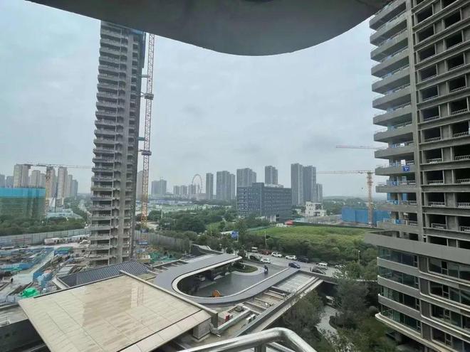 完美体育今天南京某豪宅工地开放有人这样评价(图3)