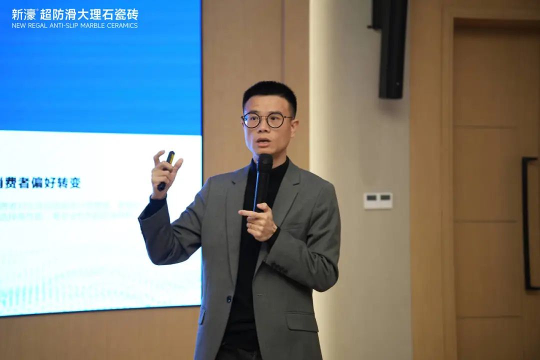 完美体育防滑王牌·掘金蓝海 新濠超防滑大理石瓷砖2024浙江区域年会成功召开！(图3)