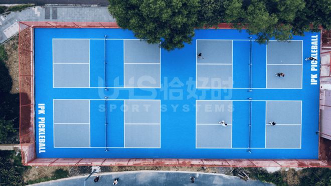 完美体育恰好时体育：匹克球场地地面用什么材料？解析匹克球场地建设标准(图1)
