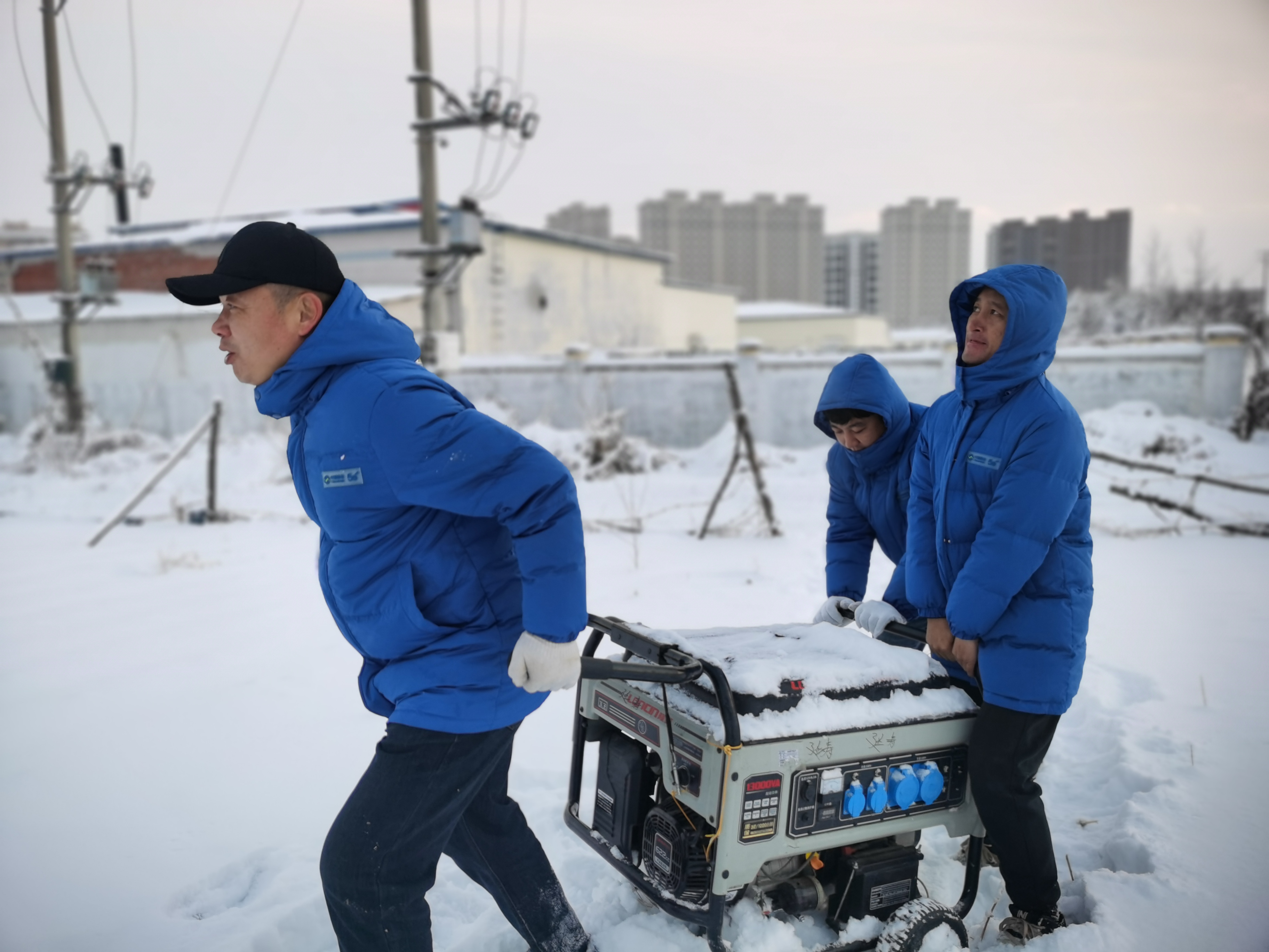 完美体育【迎峰度冬 能源保供】浴“雪”前行 中国移动全力以赴保通信(图1)